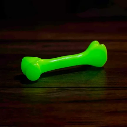 HUESO DE GOMA CHICO BRILLA EN LA OSCURIDAD 12cm