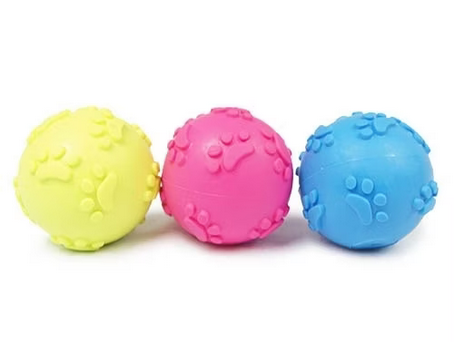 [24826] PELOTA CON CHIFLE Y HUELLAS